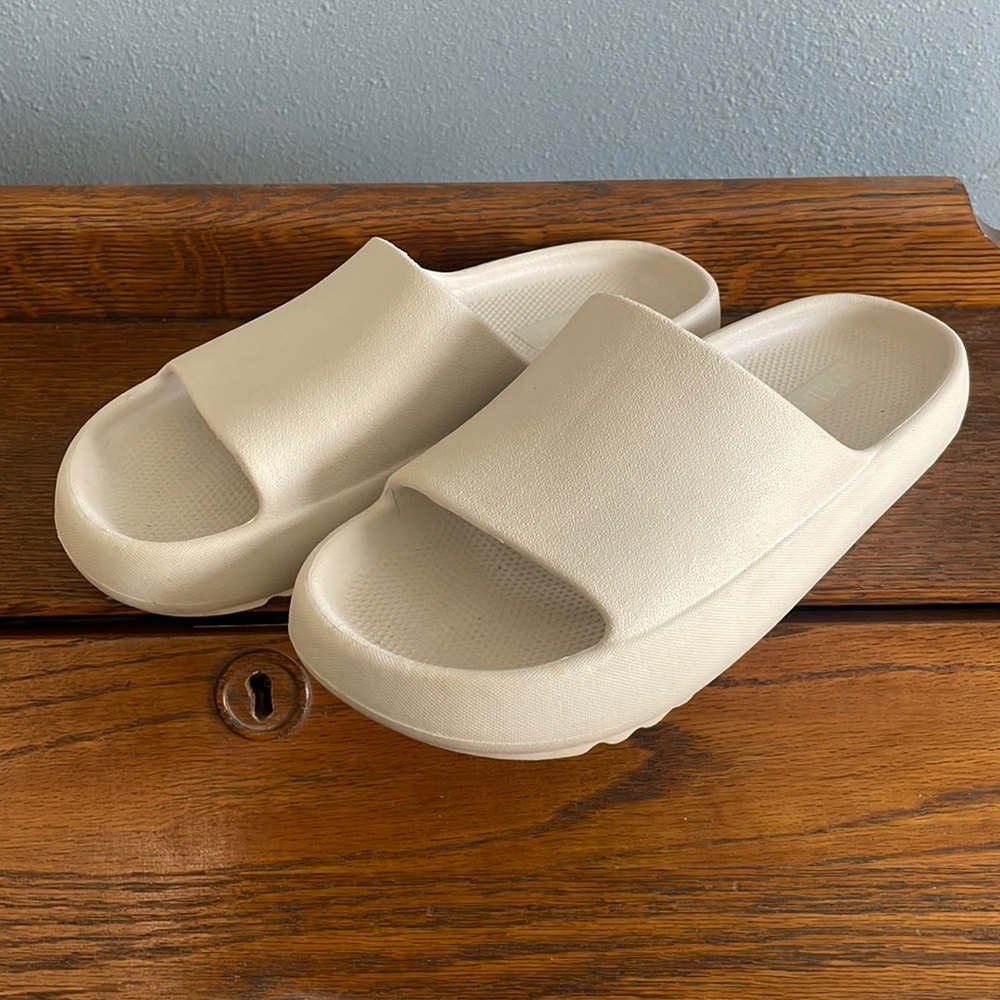 Target single band pillow slides